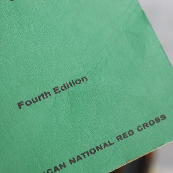 Vintage 1971 America Red Cross First Aid Textbook - Picture 6 of 9